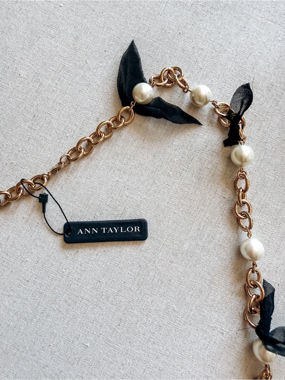 Ann Taylor Gold Tone Faux Pearl Chain Ribbon Statement Necklace NWT - Picture 2 of 4